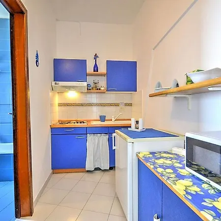Sleeps 2 Air Con Wifi